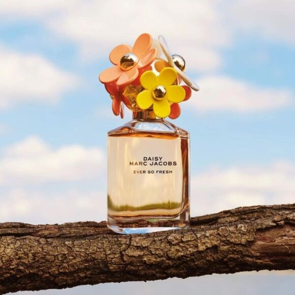 Marc Jacobs Daisy Ever So Fresh - A Sparkling Citrus Dream - Picture 8 of 17